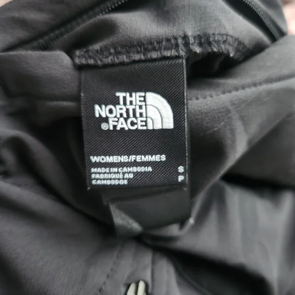 The North Face Women's Black Cropped 1/2 Zip Reversable Pullover, Sm, Windwall - Picture 9 of 9